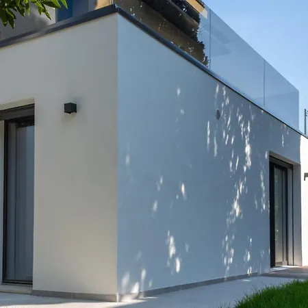 Villa Marea 8, Emma
