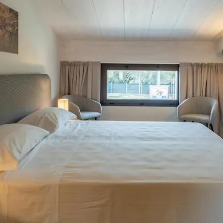 Marea 8, Emma Villa Santa Maria di Scacciano