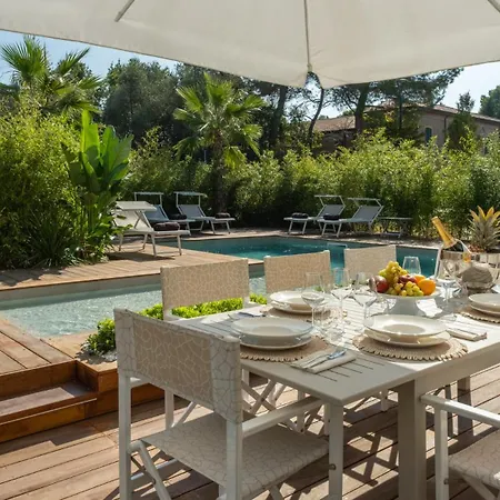 Marea 8, Emma Villa *