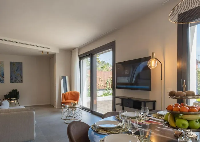 Marea 8, Emma Villa Santa Maria di Scacciano