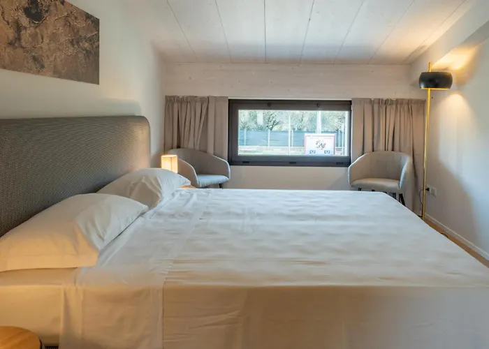 Marea 8, Emma Villa Santa Maria di Scacciano