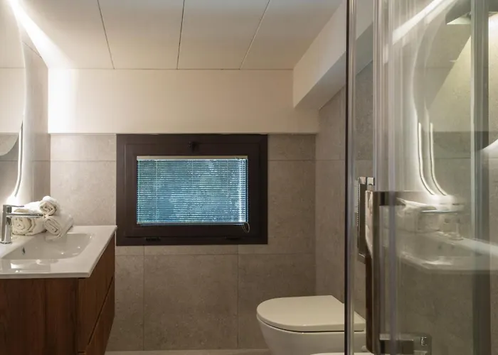 Marea 8, Emma Villa Santa Maria di Scacciano